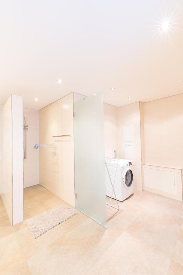 -zentrale Wohnung-balkon-desingerkueche- * Bielefeld