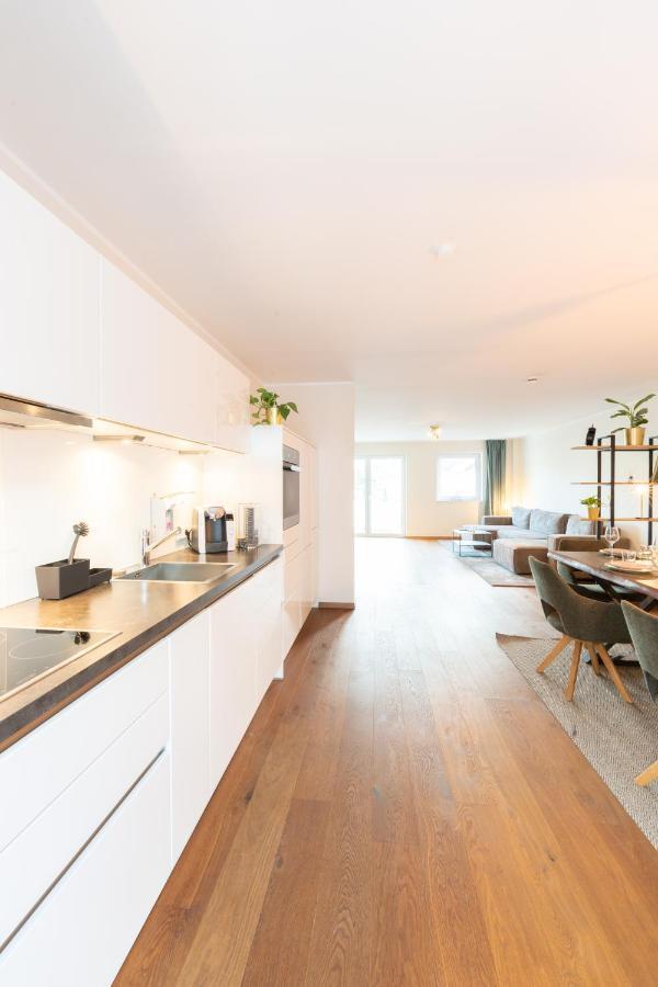 -zentrale Wohnung-balkon-desingerkueche- *