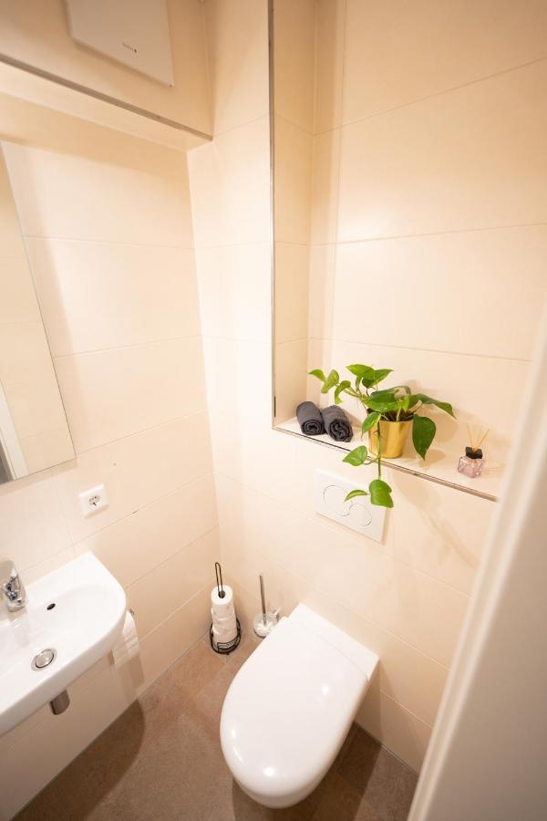 -zentrale Wohnung-balkon-desingerkueche- Apartment Bielefeld